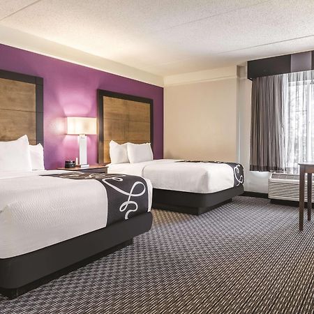 La Quinta By Wyndham Alexandria Airport Hotell Exteriör bild