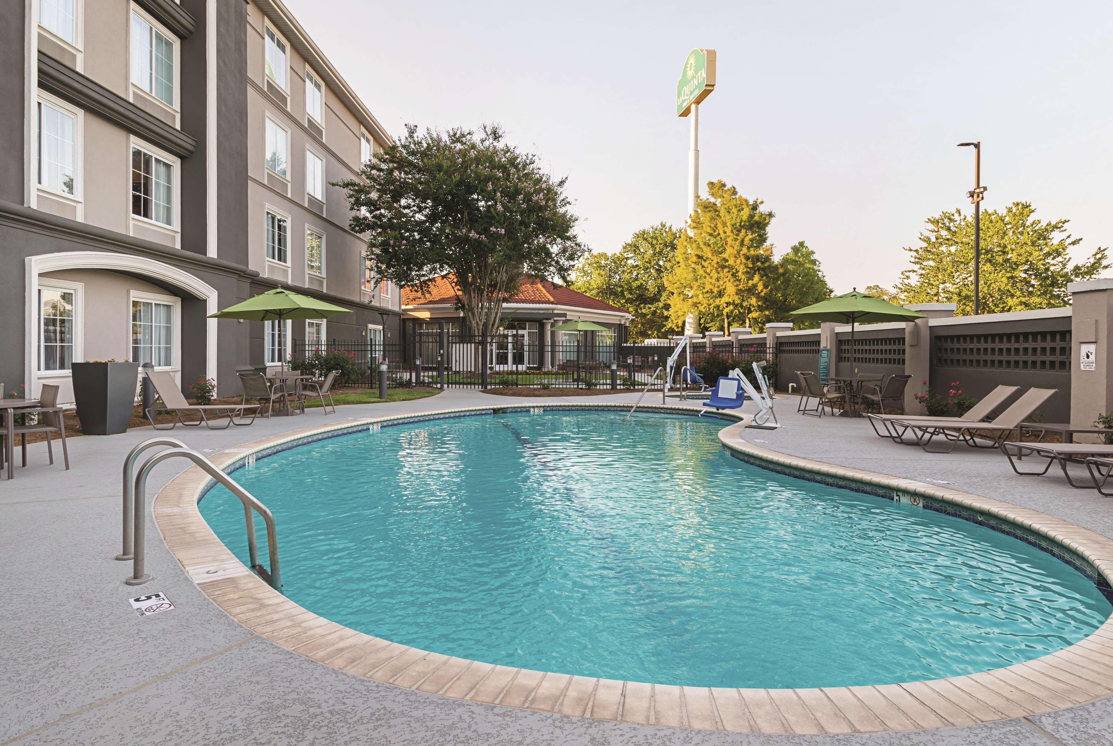 La Quinta By Wyndham Alexandria Airport Hotell Exteriör bild