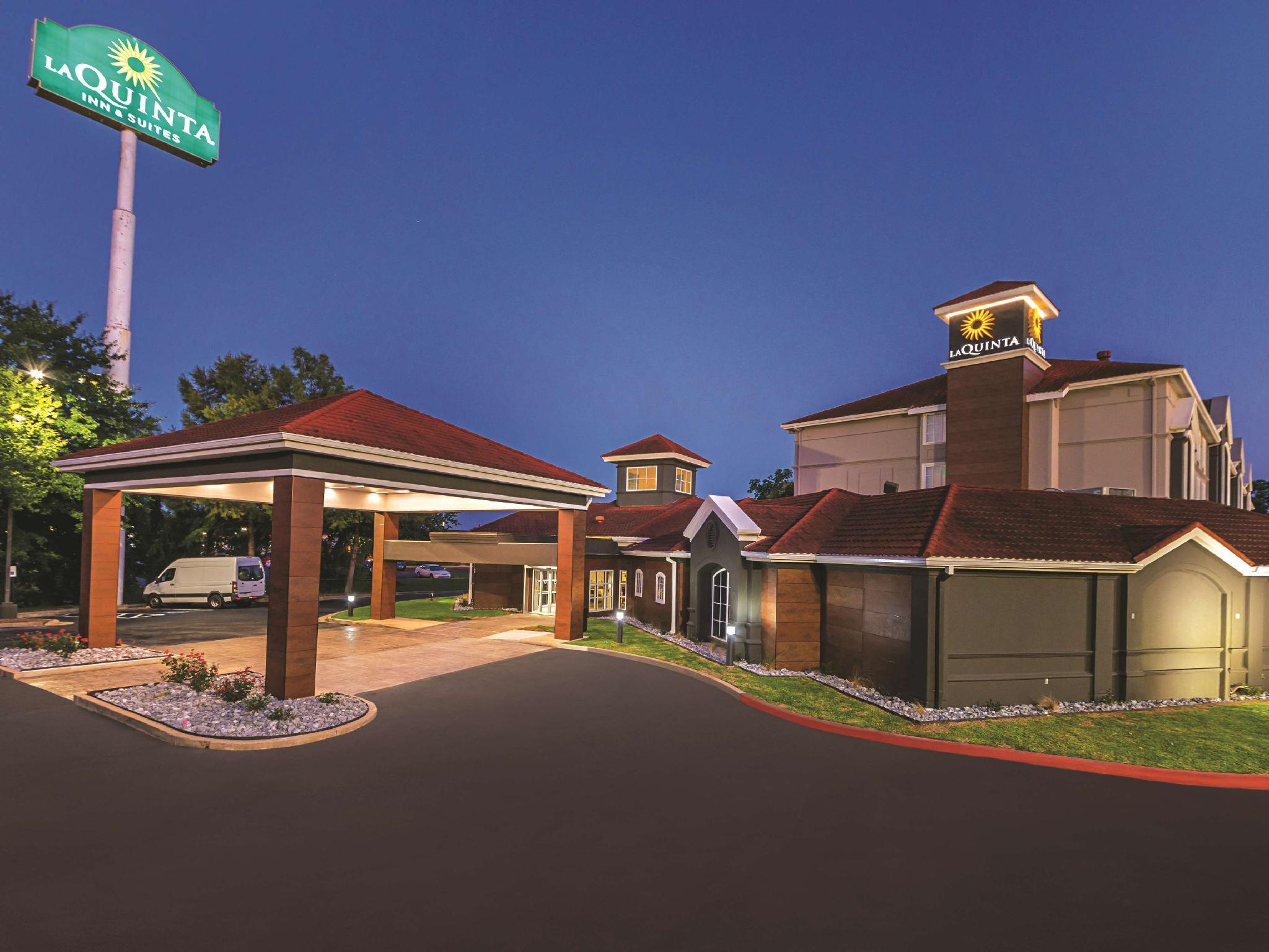 La Quinta By Wyndham Alexandria Airport Hotell Exteriör bild