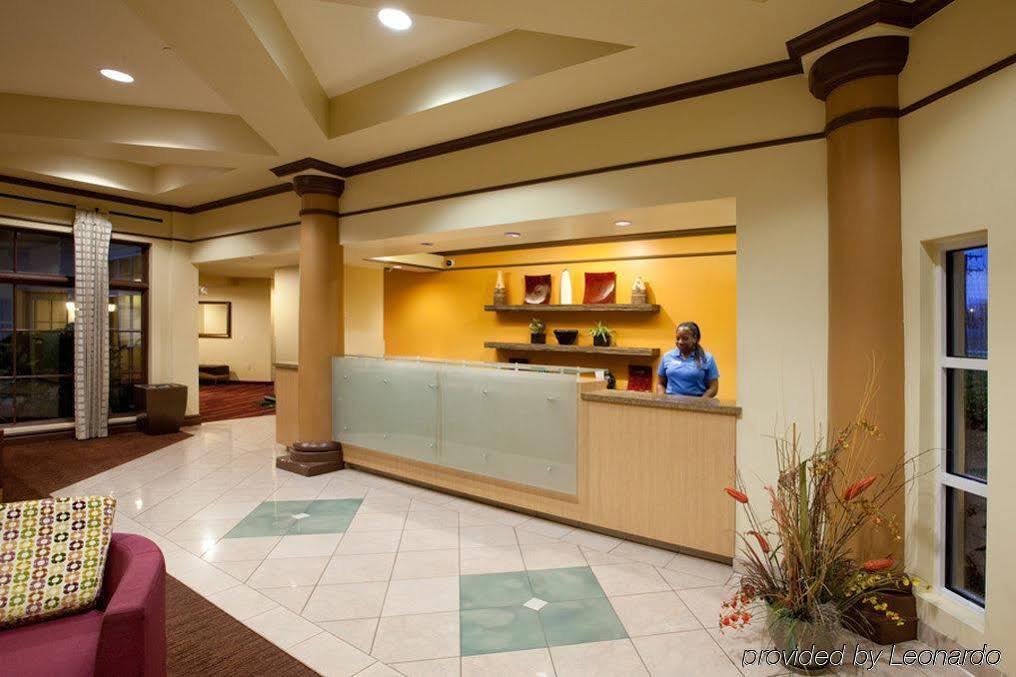 La Quinta By Wyndham Alexandria Airport Hotell Exteriör bild