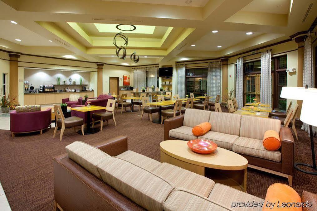 La Quinta By Wyndham Alexandria Airport Hotell Exteriör bild
