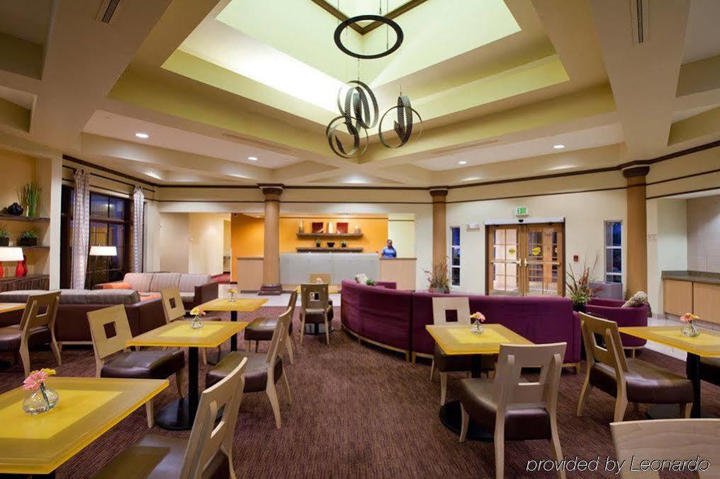 La Quinta By Wyndham Alexandria Airport Hotell Exteriör bild